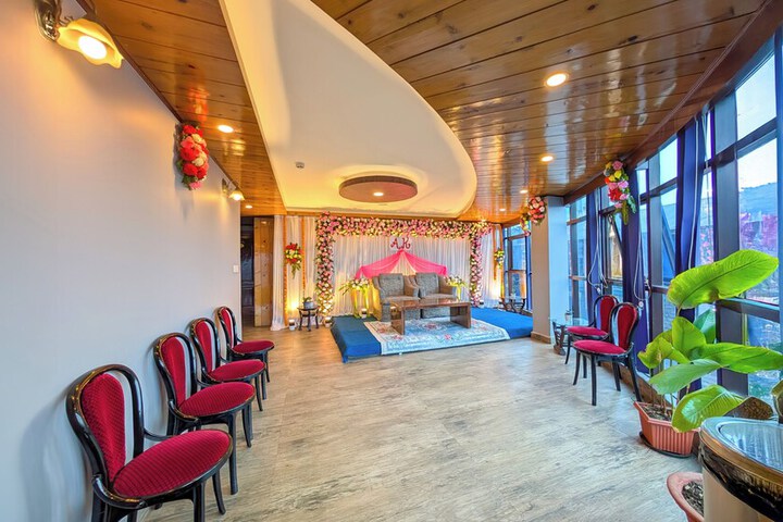 Ballroom/Hall 71 of 75