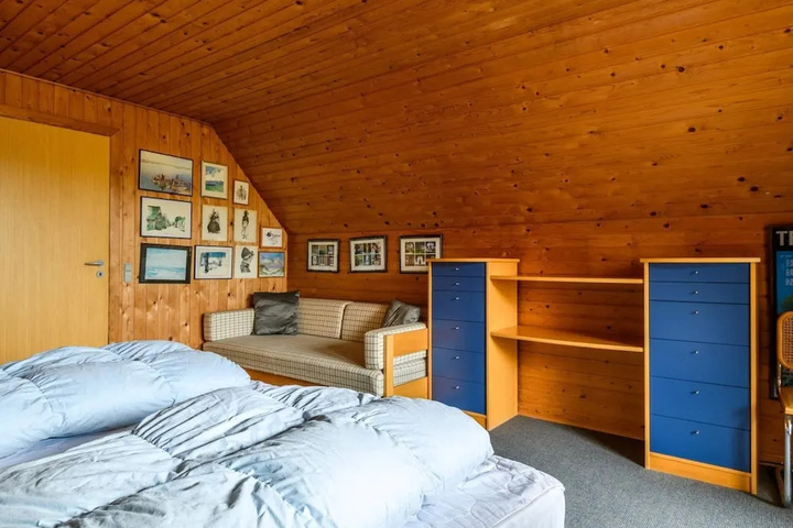 Room 3 of 16