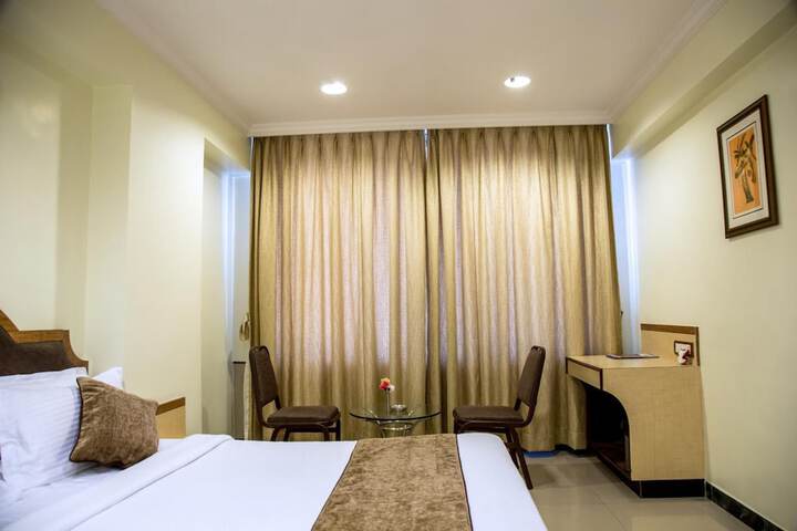 Room 14 of 37