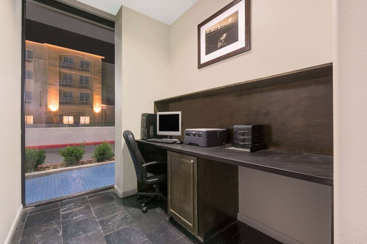 Business Center 57 of 65