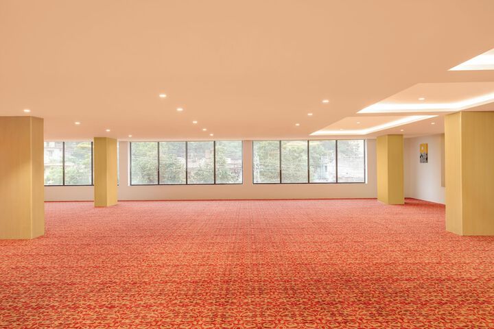 Ballroom/Hall 41 of 48