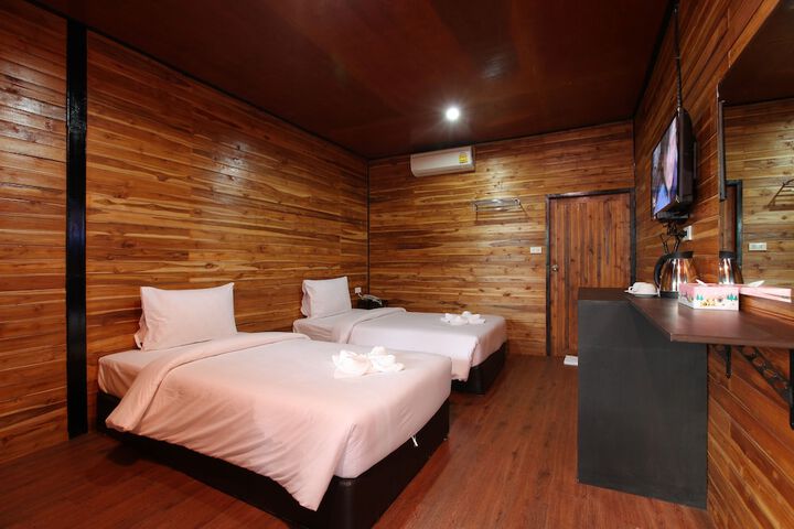 Room 5 of 119