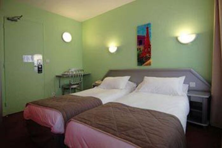 Room 10 of 34