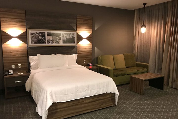 Room 8 of 103