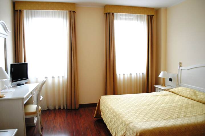 Room 15 of 27