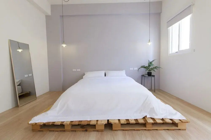 Room 4 of 13