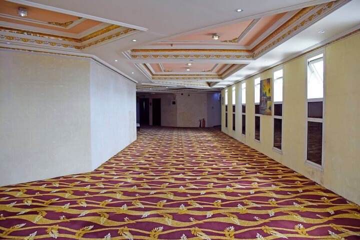 Ballroom/Hall 39 of 48