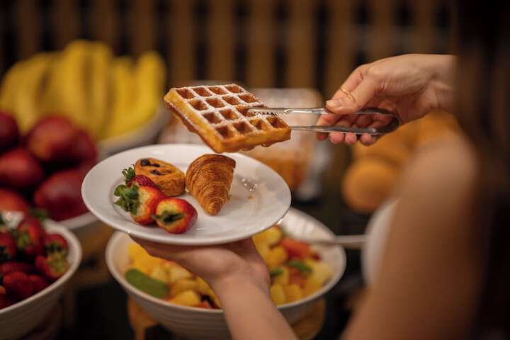 Breakfast/Coffee Service 64 of 108