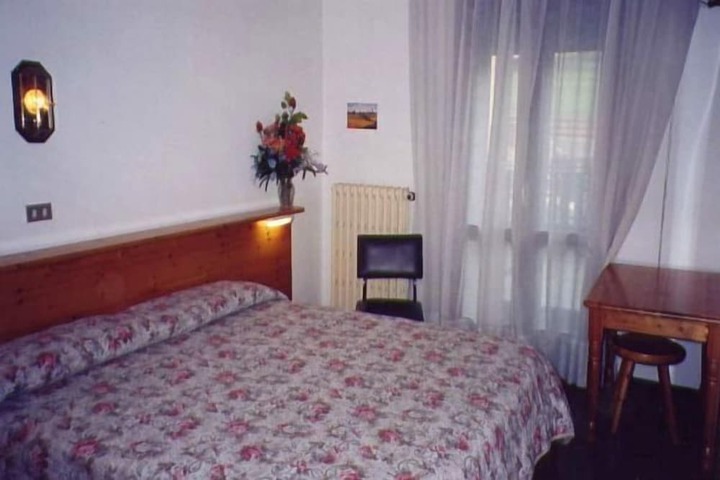 Room 5 of 48