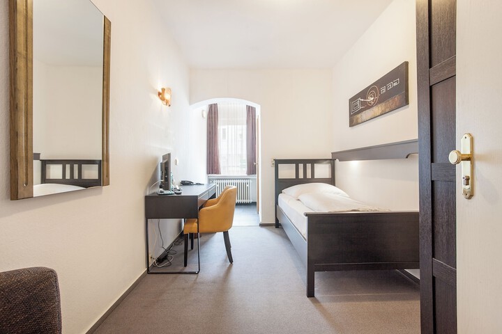 Room 22 of 48