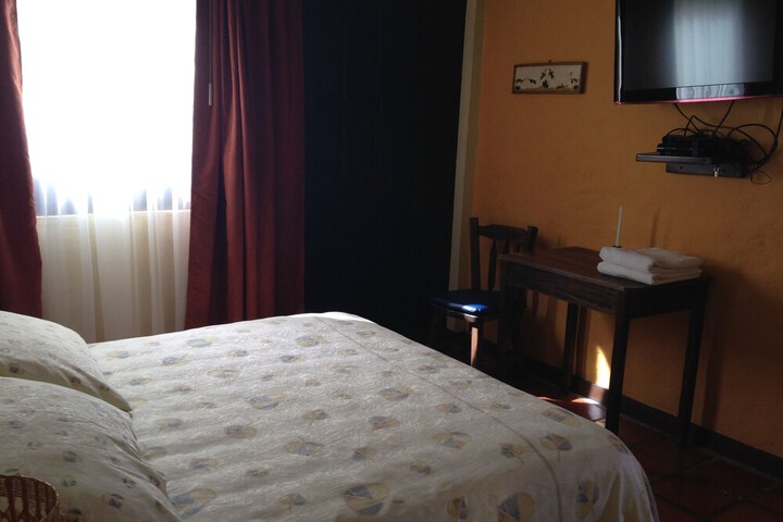 Room 2 of 10