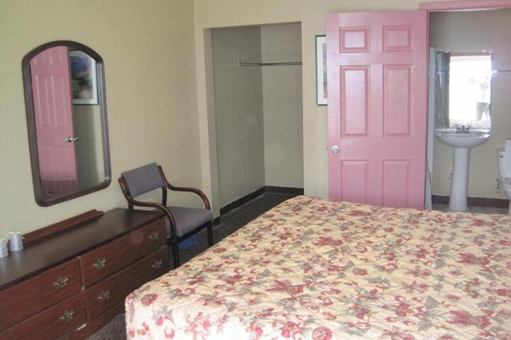 1 King Bed (1 of 5)