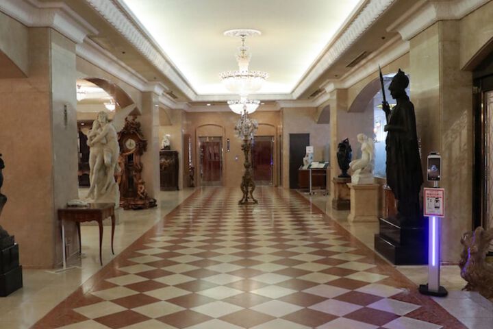 Ballroom/Hall 29 of 44