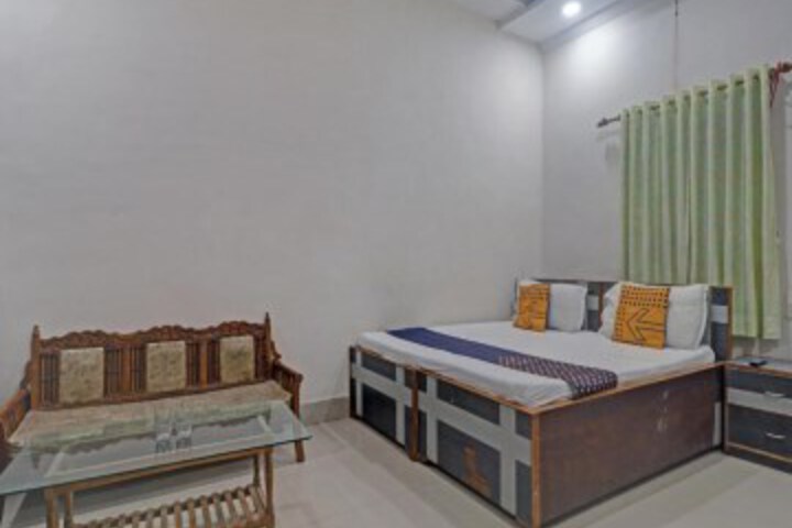 SPOT ON 81126 Hotel Indrashan