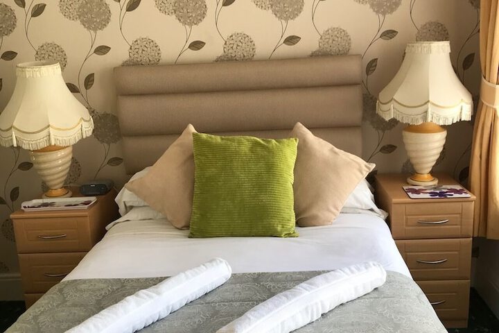 Room 4 of 18
