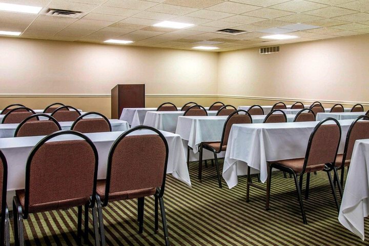 Comfort Inn Livonia Livonia | Bookonline.com