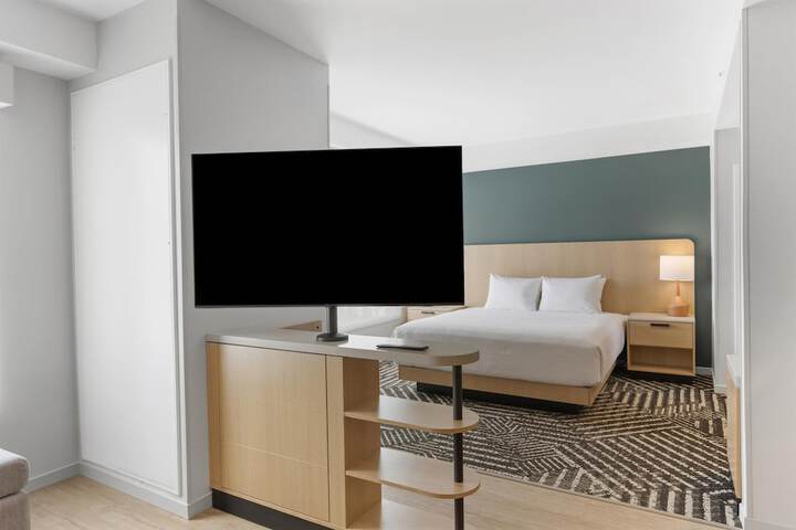Room 33 of 103