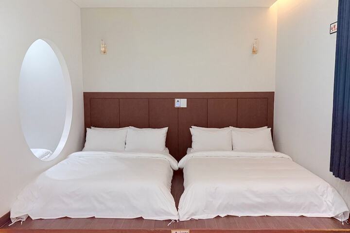 Room 33 of 61
