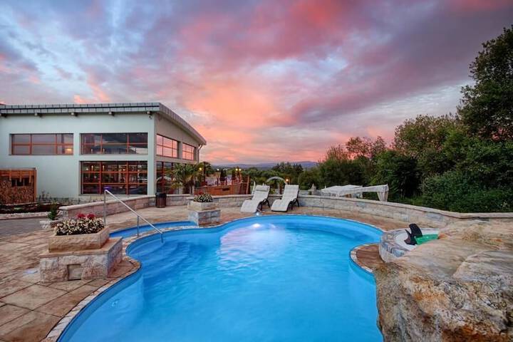 Pool 12 of 36