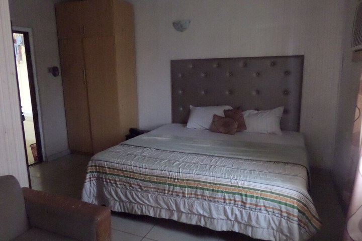 Room 9 of 19