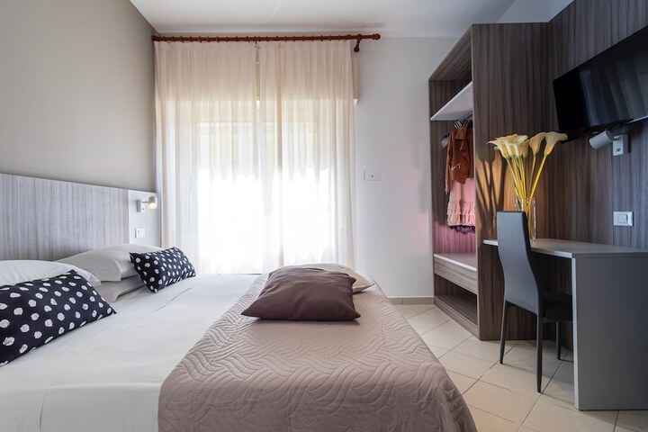 Room 18 of 115