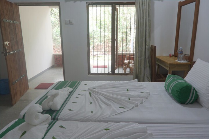 Room 10 of 25
