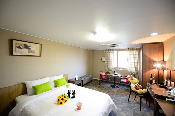 W Tourist Hotel