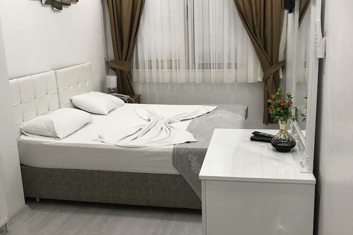 Room 8 of 75