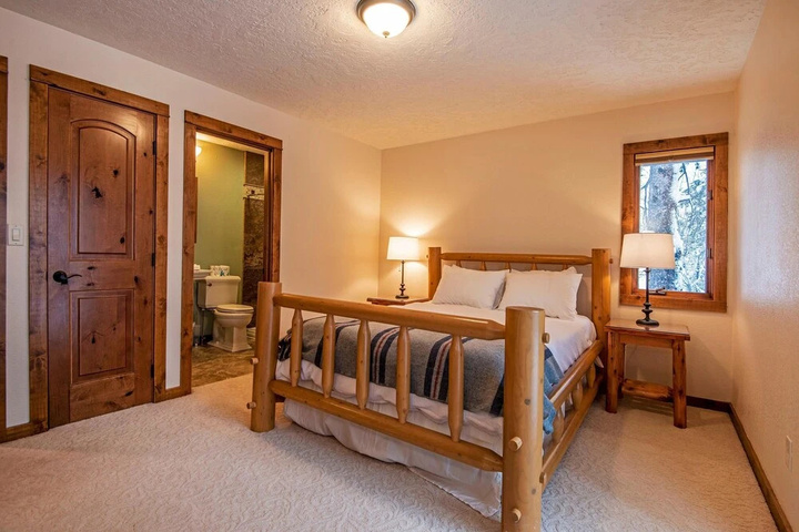 Room 4 of 20