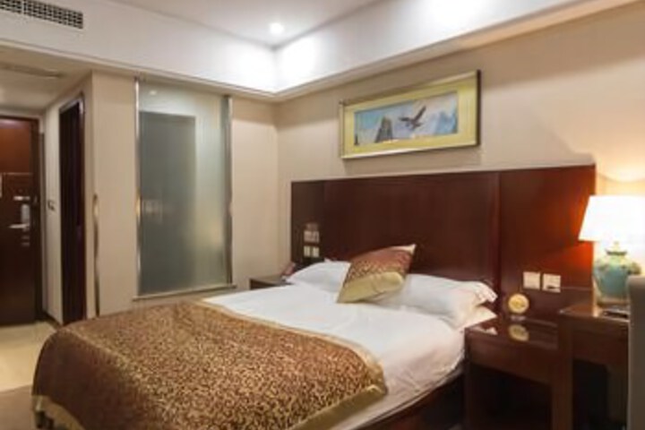 Room 6 of 8