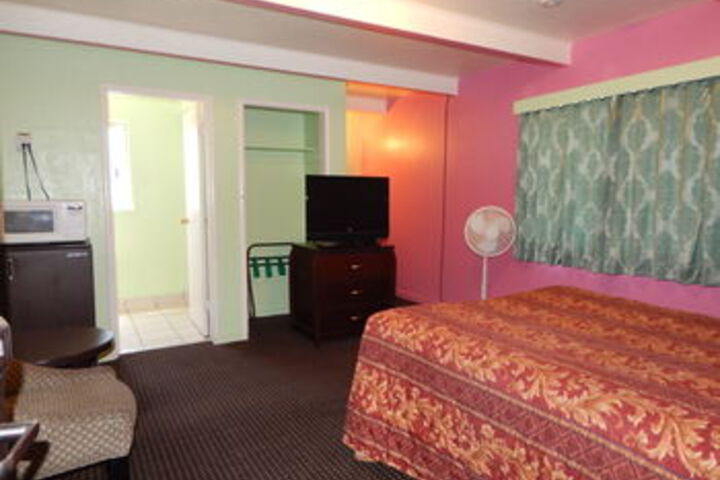 Room 9 of 20