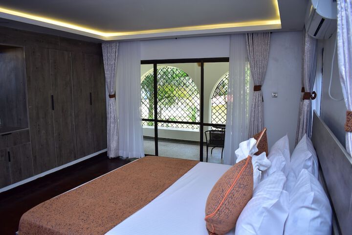 Room 4 of 24