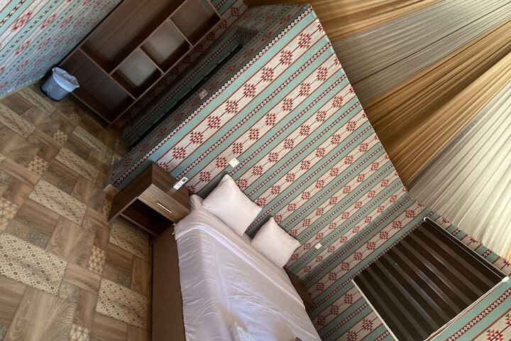 Room 9 of 122