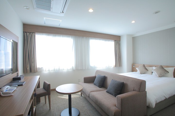 Room 4 of 32
