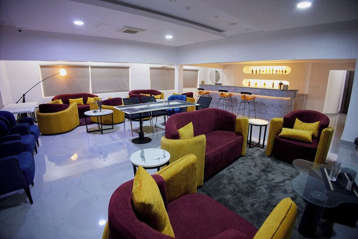 Lounge 45 of 82