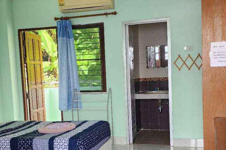 Room 12 of 77