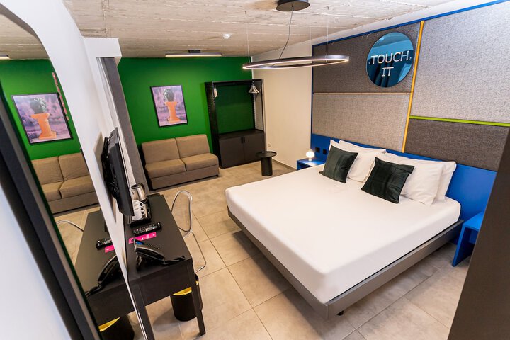 Room 35 of 62