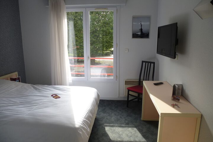 Room 6 of 33
