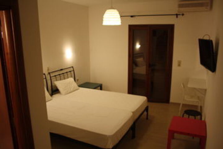 Room 5 of 12