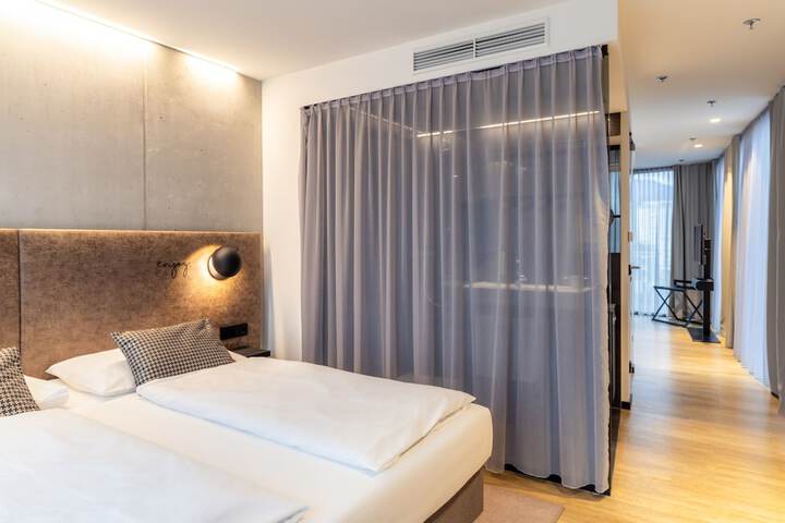 Room 26 of 111