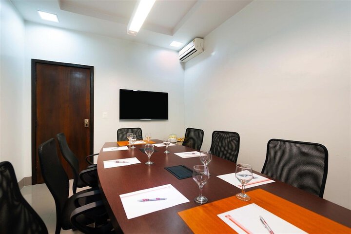 Business Center 72 of 77