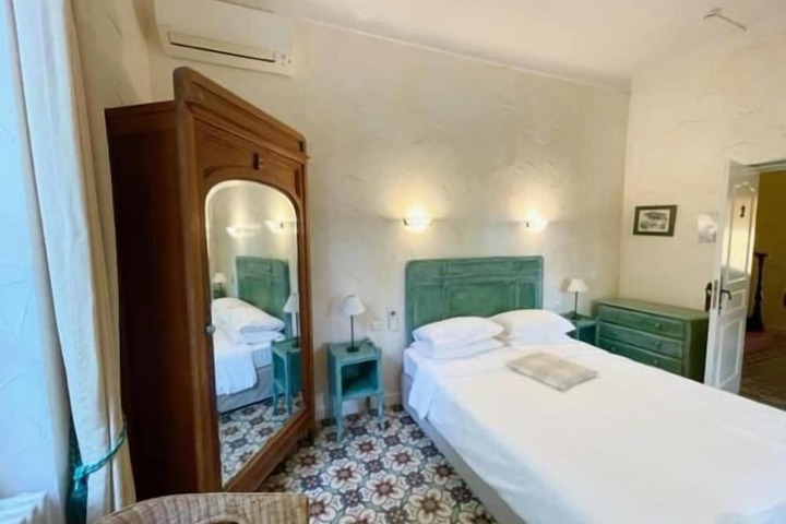 Room 3 of 47