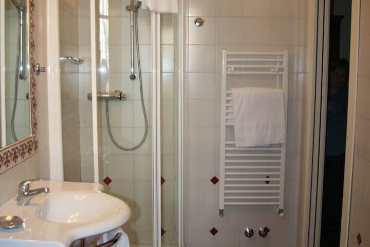 Room 15 of 22