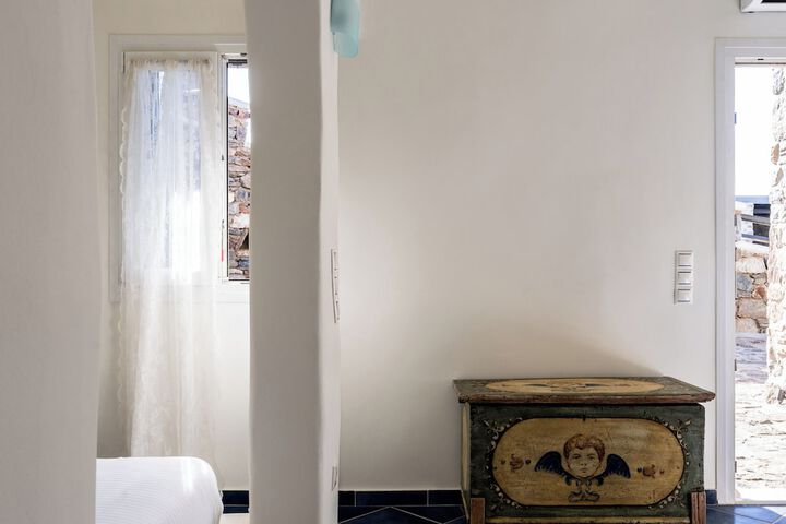 Room 3 of 83