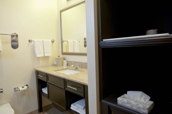 2 Queen Beds (3 of 7)