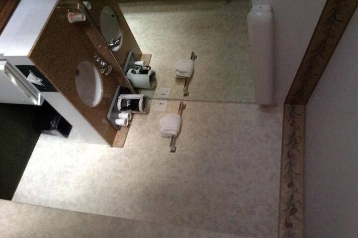 Room 5 of 11