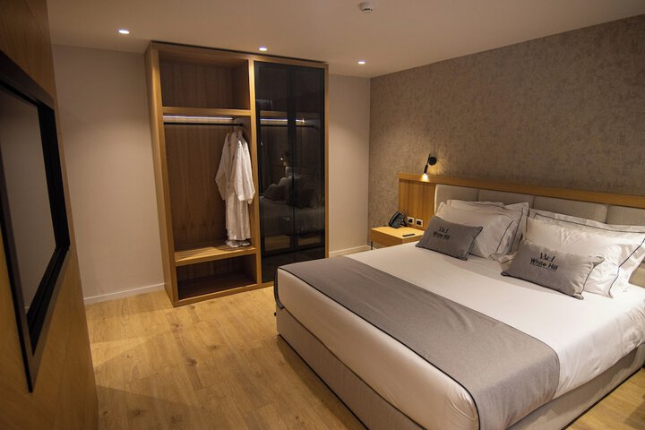 Room 73 of 136