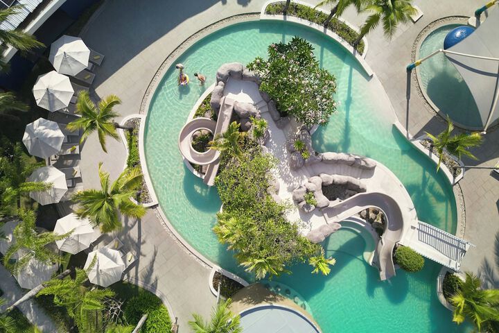 Pool 208 of 226