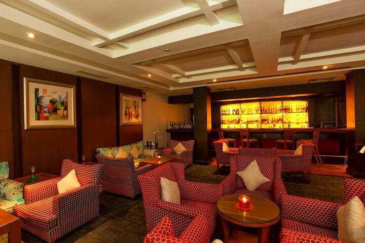 Lounge 43 of 51