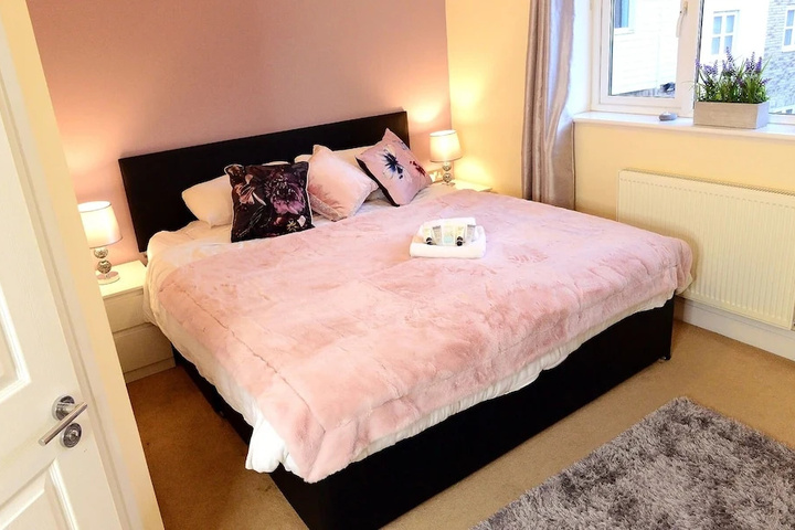 Room 4 of 27